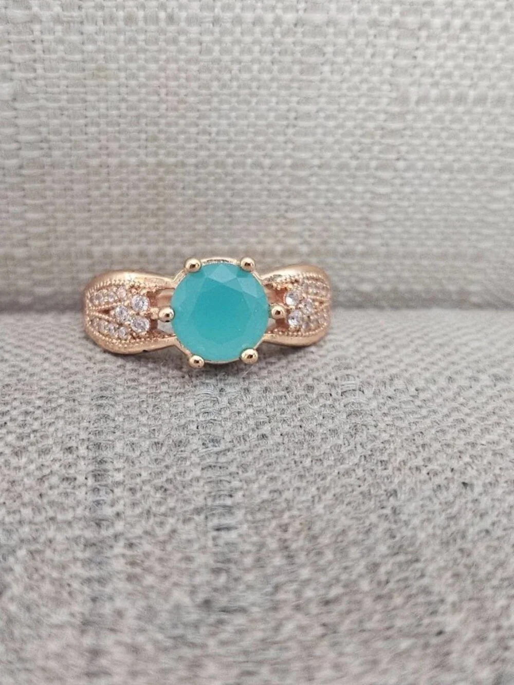 Women Ring Fashion Jewelry Faux Stone Gold Tone Fashion Ring Size 8-9 adjustable - Picture 5 of 12